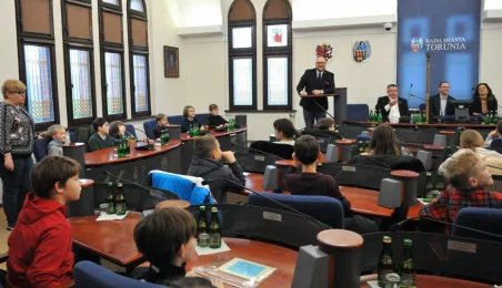 Uczniowie SP 24 w Urzędzie Miasta Torunia