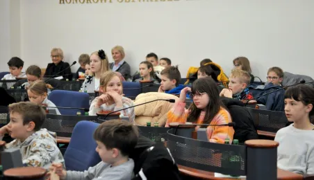 Uczniowie SP 24 w Urzędzie Miasta Torunia