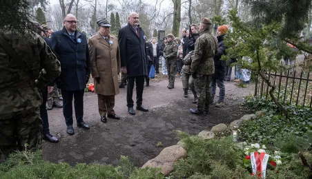 105. rocznica powrotu Torunia do wolnej Polski - złożenie kwiatów