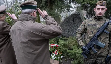 105. rocznica powrotu Torunia do wolnej Polski - złożenie kwiatów