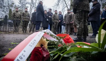 105. rocznica powrotu Torunia do wolnej Polski - złożenie kwiatów