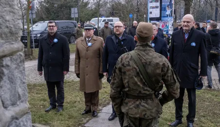 105. rocznica powrotu Torunia do wolnej Polski - złożenie kwiatów