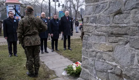 105. rocznica powrotu Torunia do wolnej Polski - złożenie kwiatów