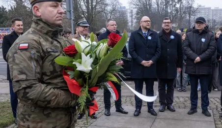 105. rocznica powrotu Torunia do wolnej Polski - złożenie kwiatów