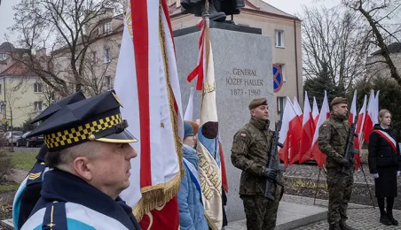 105. rocznica powrotu Torunia do wolnej Polski - złożenie kwiatów