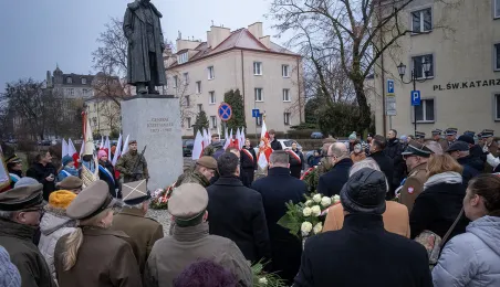 105. rocznica powrotu Torunia do wolnej Polski - złożenie kwiatów