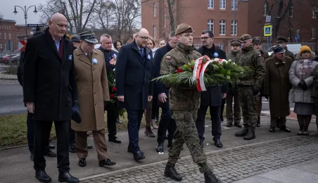 105. rocznica powrotu Torunia do wolnej Polski - złożenie kwiatów