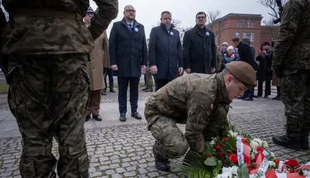 105. rocznica powrotu Torunia do wolnej Polski - złożenie kwiatów