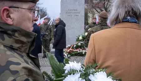 105. rocznica powrotu Torunia do wolnej Polski - złożenie kwiatów