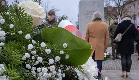 105. rocznica powrotu Torunia do wolnej Polski - złożenie kwiatów