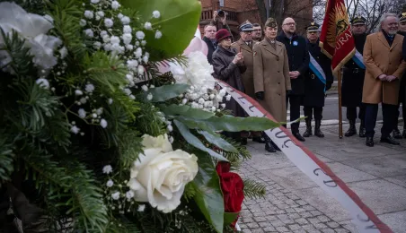 105. rocznica powrotu Torunia do wolnej Polski - złożenie kwiatów