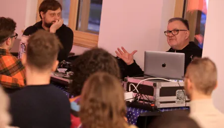 Muzyczna podróż z Hirkiem Wroną