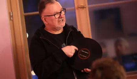 Muzyczna podróż z Hirkiem Wroną