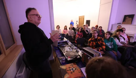 Muzyczna podróż z Hirkiem Wroną