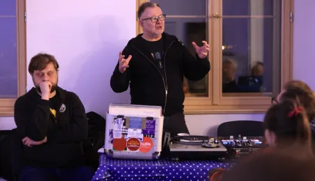 Muzyczna podróż z Hirkiem Wroną