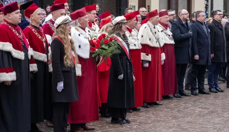 Kwiaty w 552. rocznicę urodzin Kopernika