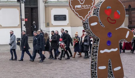 Kwiaty w 552. rocznicę urodzin Kopernika