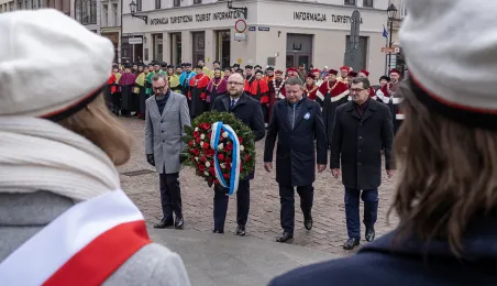 Kwiaty w 552. rocznicę urodzin Kopernika