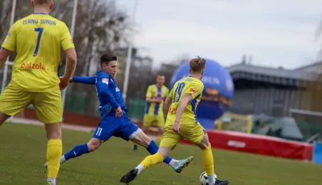 Inauguracja rundy wiosennej III ligi piłki nożnej - ZKS Elana 1968 vs. Flota Świnoujście