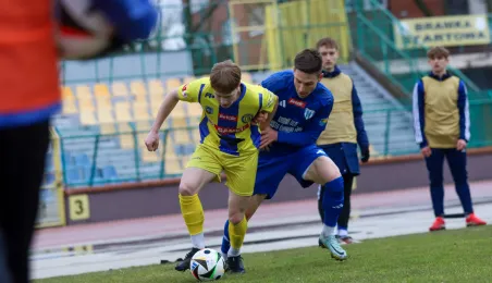 Inauguracja rundy wiosennej III ligi piłki nożnej - ZKS Elana 1968 vs. Flota Świnoujście
