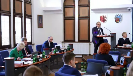 Nadzwyczajna sesja Rady Miasta i poprzedzający ją briefing prasowy