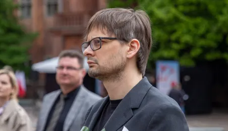 Wiązanki pamięci dla ofiar maja 1982 r.