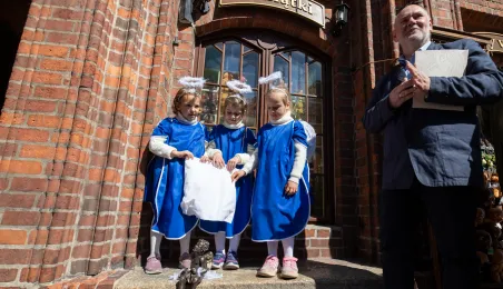 Odsłonięcie rzeźby anioła, 6.05.2025 r. 