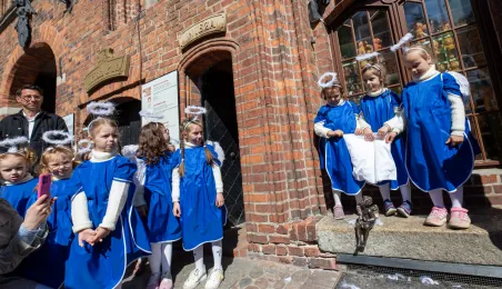 Odsłonięcie rzeźby anioła, 6.05.2025 r. 