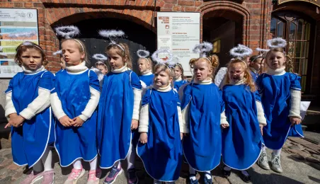 Odsłonięcie rzeźby anioła, 6.05.2025 r. 