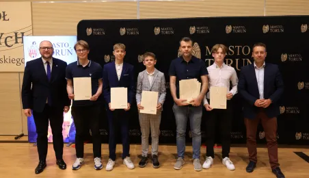 Wręczenie nagród i wyróżnień sportowych zawodniczkom, zawodnikom i trenerom za wysokie wyniki sportowe osiągnięte w 2024 roku.