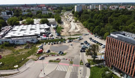 W Toruniu trwa budowa fragmentu Trasy Staromostowej w rejonie targowiska miejskiego.