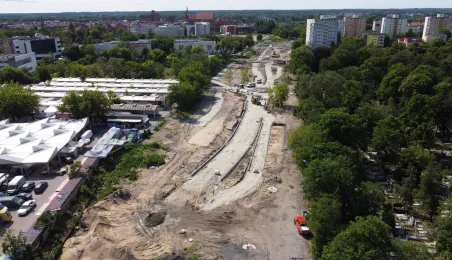 W Toruniu trwa budowa fragmentu Trasy Staromostowej w rejonie targowiska miejskiego.