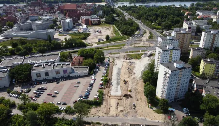 W Toruniu trwa budowa fragmentu Trasy Staromostowej w rejonie targowiska miejskiego.