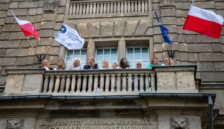 Uroczyste posiedzenie Senatu UMK na Rynku Staromiejskim 