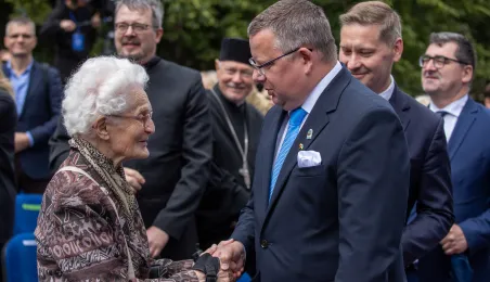 Uroczyste posiedzenie Senatu UMK na Rynku Staromiejskim 