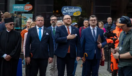 Uroczyste posiedzenie Senatu UMK na Rynku Staromiejskim 