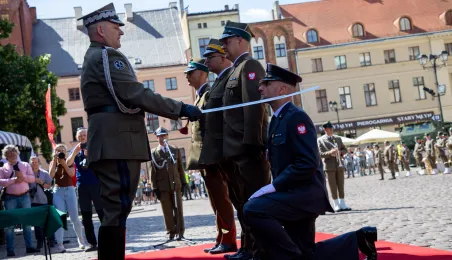 Promocja oficerska na Rynku Staromiejskim