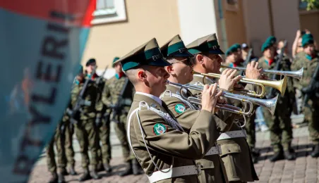 Promocja oficerska na Rynku Staromiejskim