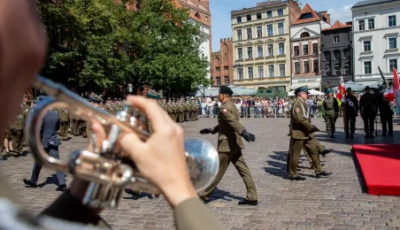 Promocja oficerska na Rynku Staromiejskim