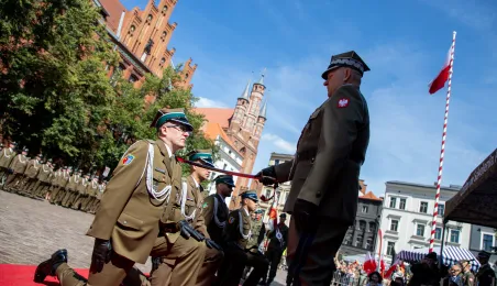 Promocja oficerska na Rynku Staromiejskim