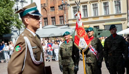 Promocja oficerska na Rynku Staromiejskim