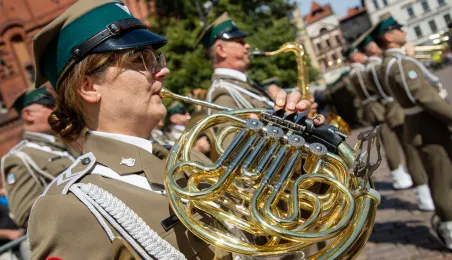 Promocja oficerska na Rynku Staromiejskim