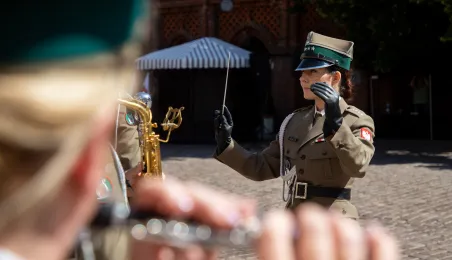 Promocja oficerska na Rynku Staromiejskim