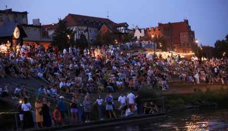 9. Festiwal Wisły - nocna parada łodzi i statków, widowisko światło-dźwięk