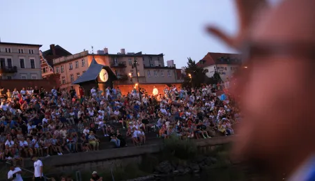 9. Festiwal Wisły - nocna parada łodzi i statków, widowisko światło-dźwięk