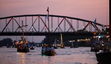 9. Festiwal Wisły - nocna parada łodzi i statków, widowisko światło-dźwięk