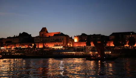 9. Festiwal Wisły - nocna parada łodzi i statków, widowisko światło-dźwięk