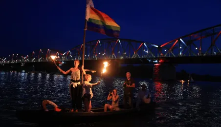 9. Festiwal Wisły - nocna parada łodzi i statków, widowisko światło-dźwięk