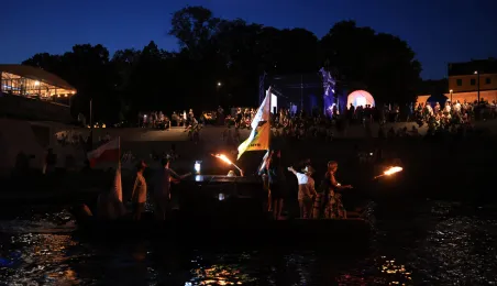 9. Festiwal Wisły - nocna parada łodzi i statków, widowisko światło-dźwięk
