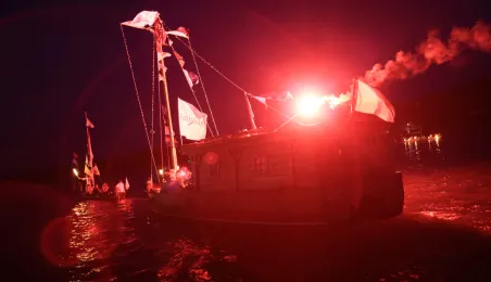 9. Festiwal Wisły - nocna parada łodzi i statków, widowisko światło-dźwięk